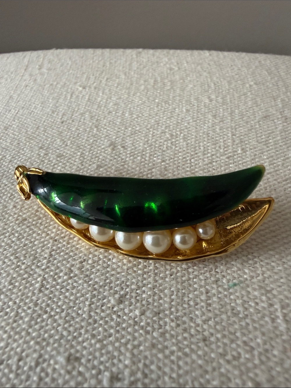 Vintage Peas In A Pod Gold Tone Brooch with Green Enamel & Faux Pearls.